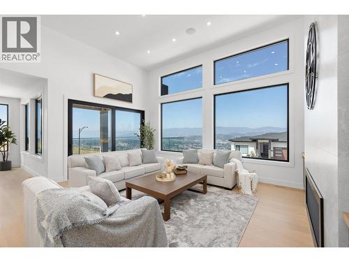 245 Turnberry Street Lot# 8, Kelowna, BC - Indoor Photo Showing Living Room
