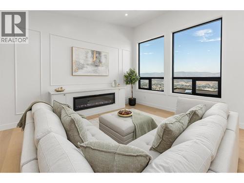 245 Turnberry Street Lot# 8, Kelowna, BC - Indoor Photo Showing Living Room With Fireplace