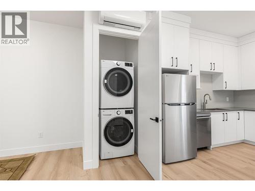 245 Turnberry Street Lot# 8, Kelowna, BC - Indoor Photo Showing Laundry Room