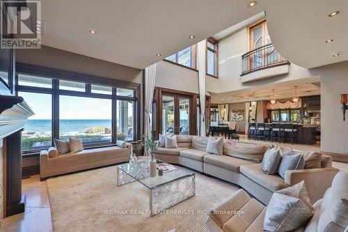 1500 Watersedge Road, Mississauga, ON - Indoor Photo Showing Living Room