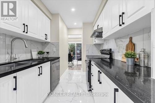 22 Wolverton Crescent, Brampton, ON - Indoor Photo Showing Kitchen With Upgraded Kitchen