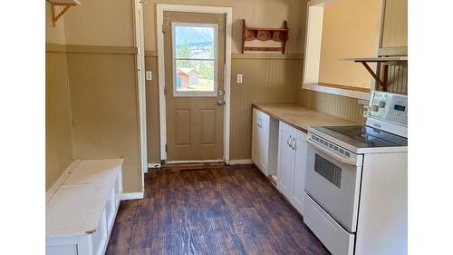 6195 & Lot 1 Cartwright Street, Wardner, BC - Indoor Photo Showing Kitchen