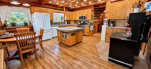 8793 Colony Road, Wardner, BC - Indoor Photo Showing Kitchen
