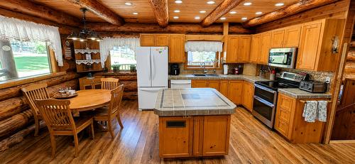 8793 Colony Road, Wardner, BC - Indoor Photo Showing Kitchen