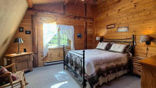 8793 Colony Road, Wardner, BC - Indoor Photo Showing Bedroom