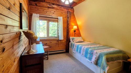 8793 Colony Road, Wardner, BC - Indoor Photo Showing Bedroom