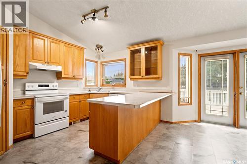 743 Pezer Court, Saskatoon, SK 