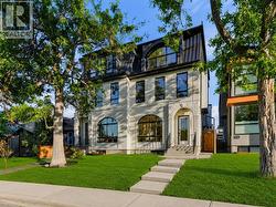 2233 2 Avenue NW  Calgary, AB T2N 0H1