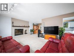 Spacious living room for the entire family to enjoy! - 
