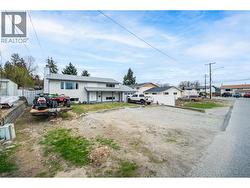 Waiting for your ideas! Ample parking with RV/boat parking & a single garage! - 
