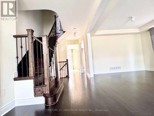 921 GORING CIRCLE , Newmarket, Ontario L3X 0B6 2