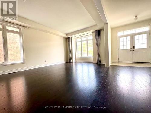 921 GORING CIRCLE , Newmarket, Ontario L3X 0B6 3
