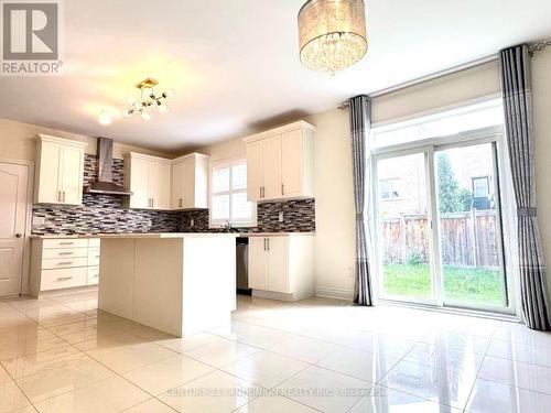 921 GORING CIRCLE , Newmarket, Ontario L3X 0B6 5