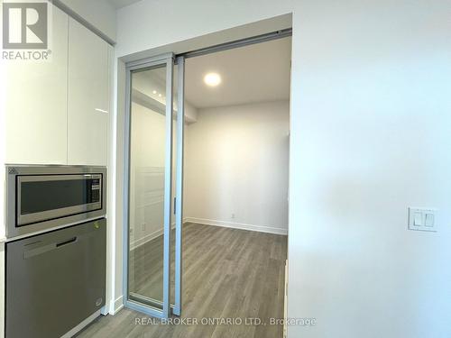 2009 - 50 Upper Mall Way, Vaughan, ON 