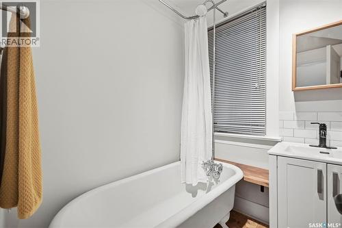 805 H Avenue S, Saskatoon, SK 