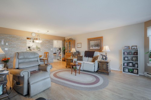 #202-9958 Daniel St, Chemainus, BC 
