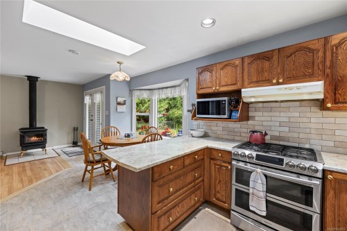 3198 Melon Rd, Hilliers, BC 