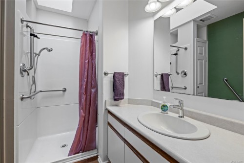 3198 Melon Rd, Hilliers, BC 