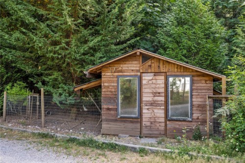 3198 Melon Rd, Hilliers, BC 