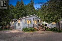 4 SPRUCE Avenue Puslinch, ON N1H 6H9