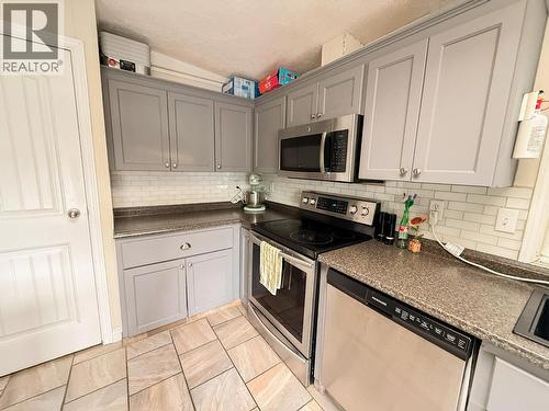 9805 E 98 Avenue, Taylor, BC - Indoor Photo Showing Kitchen