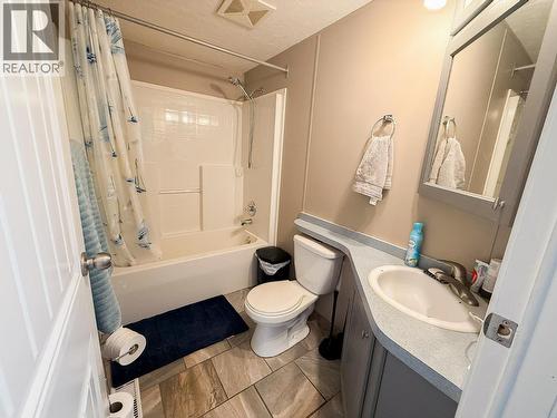 9805 E 98 Avenue, Taylor, BC - Indoor Photo Showing Bathroom