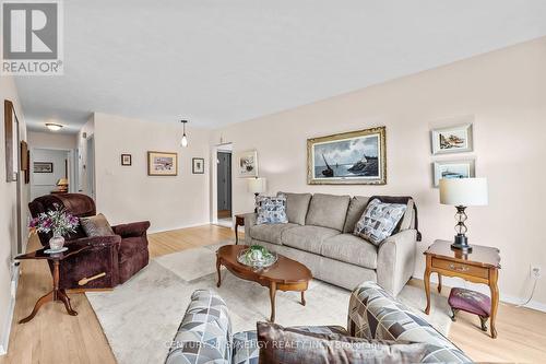 2201 Haig Drive, Ottawa, ON - Indoor Photo Showing Living Room