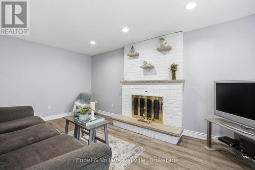 1245 Creekside Drive, Oakville (Wc Wedgewood Creek), ON 