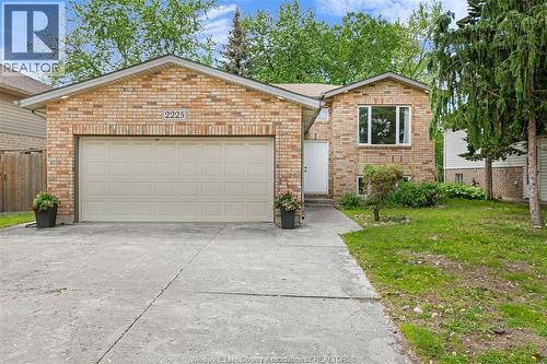 2225 LONGFELLOW AVENUE  Windsor, ON N9B 3J7