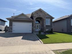 216 Cougar Crescent Thunder Bay, ON P7C 0B2