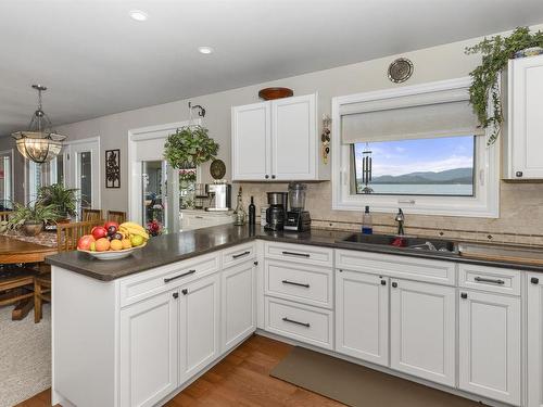 664 Memory Road, Neebing, ON - Indoor Photo Showing Kitchen With Double Sink