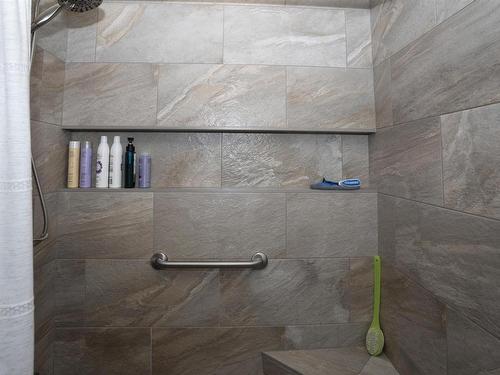 664 Memory Road, Neebing, ON - Indoor Photo Showing Bathroom