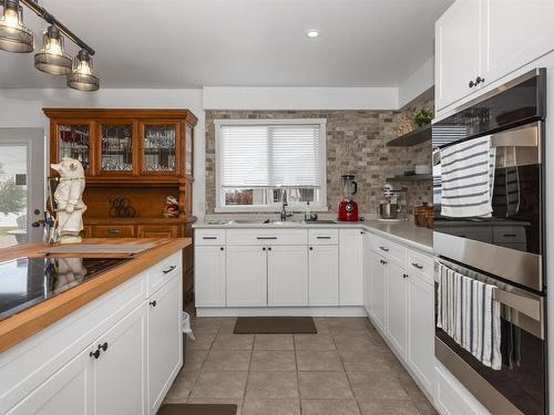 664 Memory Road, Neebing, ON - Indoor Photo Showing Kitchen