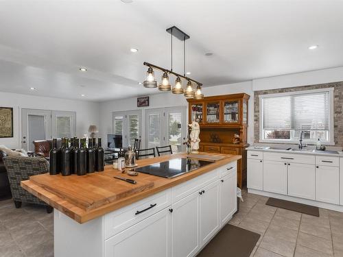 664 Memory Road, Neebing, ON - Indoor Photo Showing Kitchen With Double Sink
