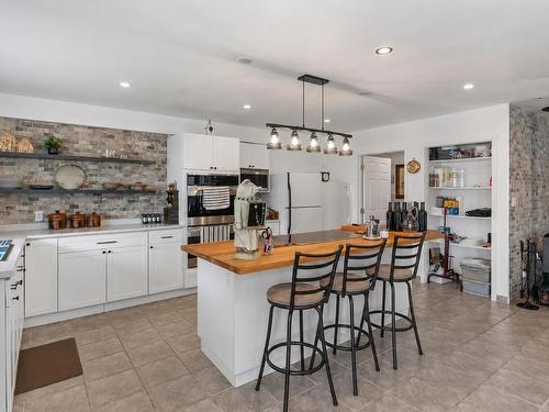 664 Memory Road, Neebing, ON - Indoor Photo Showing Kitchen