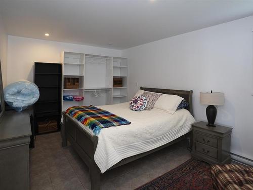 664 Memory Road, Neebing, ON - Indoor Photo Showing Bedroom