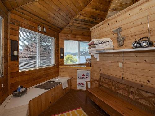 664 Memory Road, Neebing, ON - Indoor Photo Showing Other Room