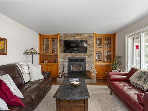 664 Memory Road, Neebing, ON - Indoor Photo Showing Living Room With Fireplace