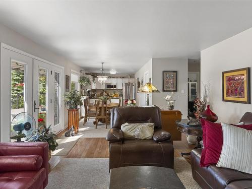 664 Memory Road, Neebing, ON - Indoor Photo Showing Living Room