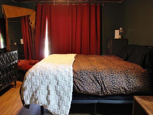 210 Fifth St, Rainy River, ON 