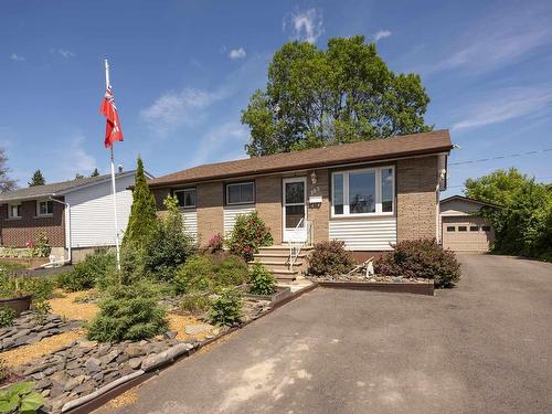 105 Spruce Court  Thunder Bay, ON P7C 1X7