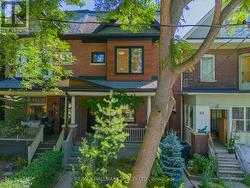 65 HAMPTON AVENUE Toronto, ON M4K 2Y7