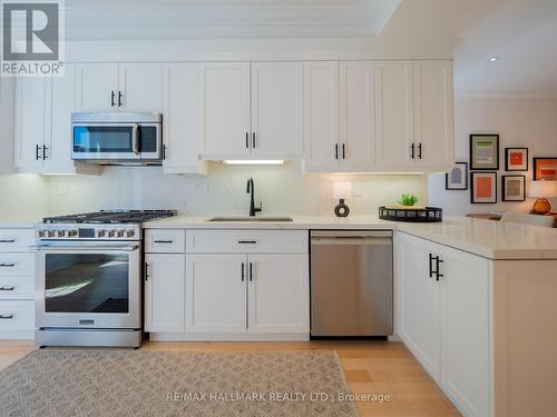 65 Hampton Avenue, Toronto, ON 