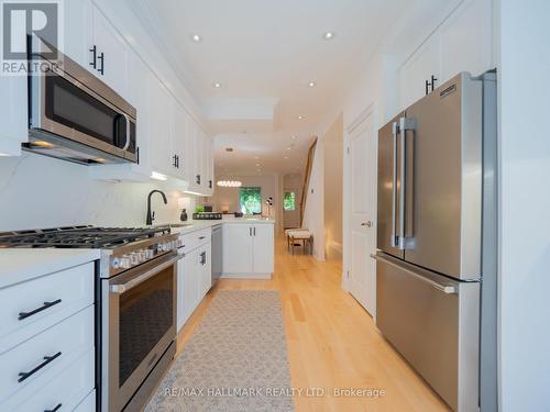 65 Hampton Avenue, Toronto, ON 