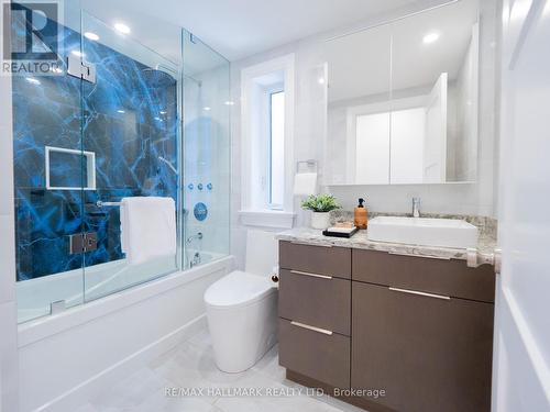 65 Hampton Avenue, Toronto, ON 