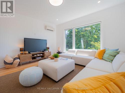 65 Hampton Avenue, Toronto, ON 