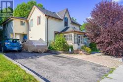 93 JOHN STREET E Bradford West Gwillimbury, ON L3Z 1G4
