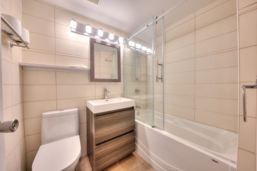 Salle de bains - 101-3445 Rue Drummond, Montréal (Ville-Marie), QC - Indoor Photo Showing Bathroom