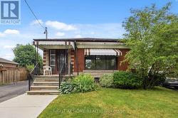 8 GRASSINGTON CRESCENT Toronto (Woburn), ON M1G 1X5