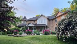 86 RIDGE ROAD E Grimsby, ON L3M 4E7